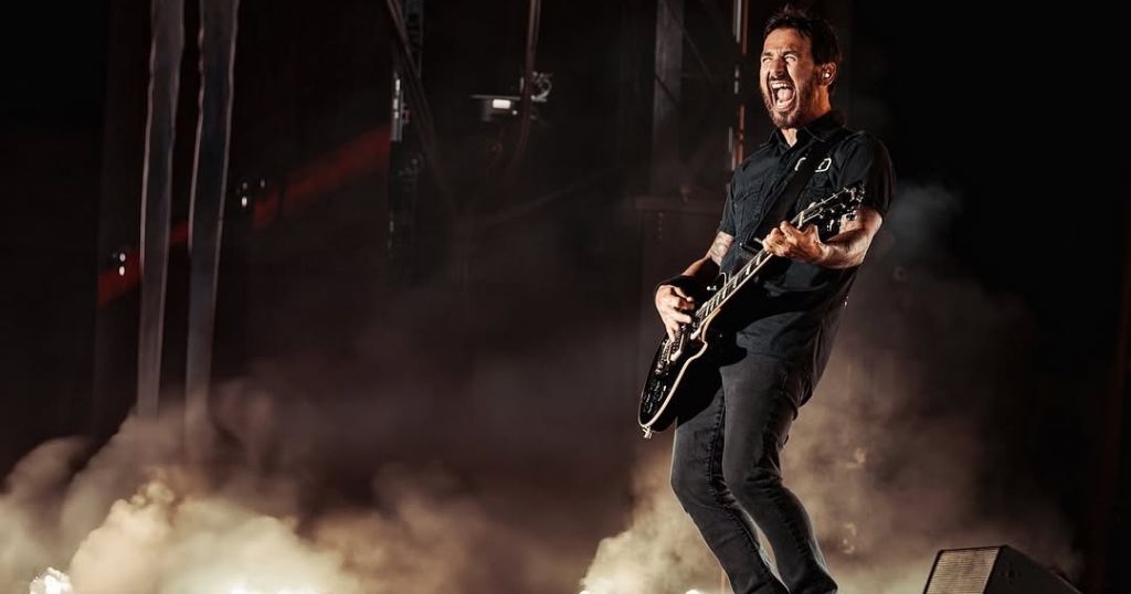 Sully Erna Performance Style and Musicianship